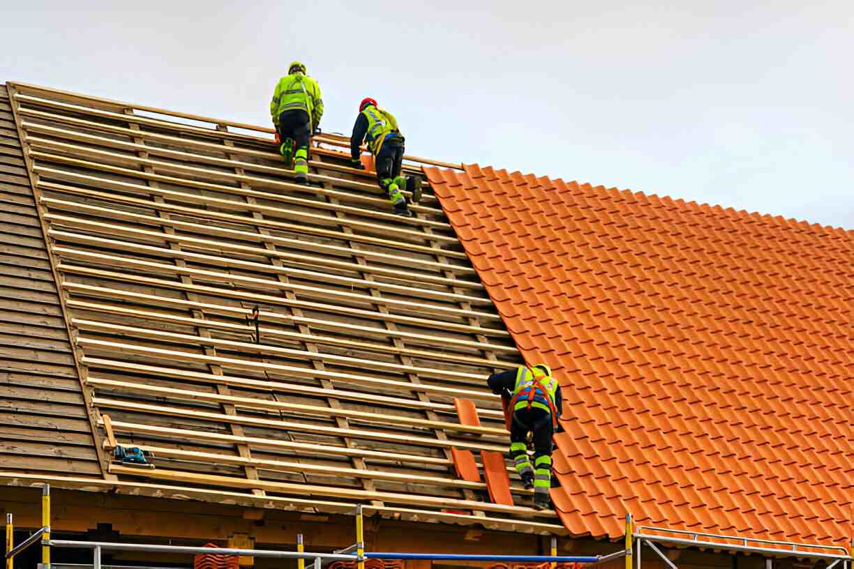 When Minutes Matter: How to Handle a Roofing Emergency